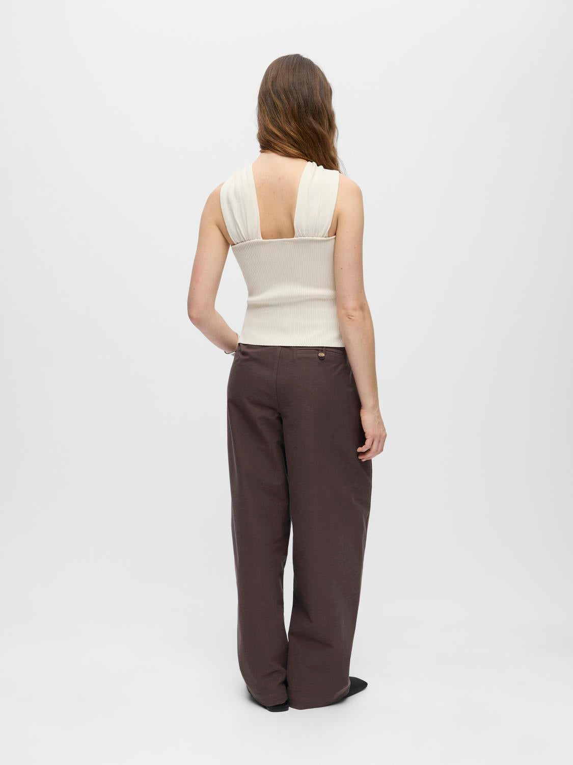 model_shot-back